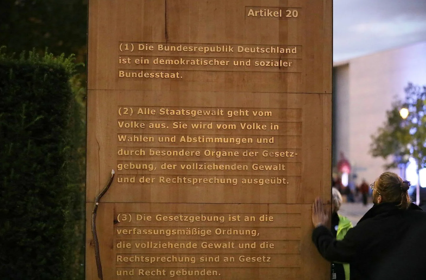 Artikel-20-Skandal erreicht Karlsruhe: Vernichten sie jetzt sogar die Verfassung?