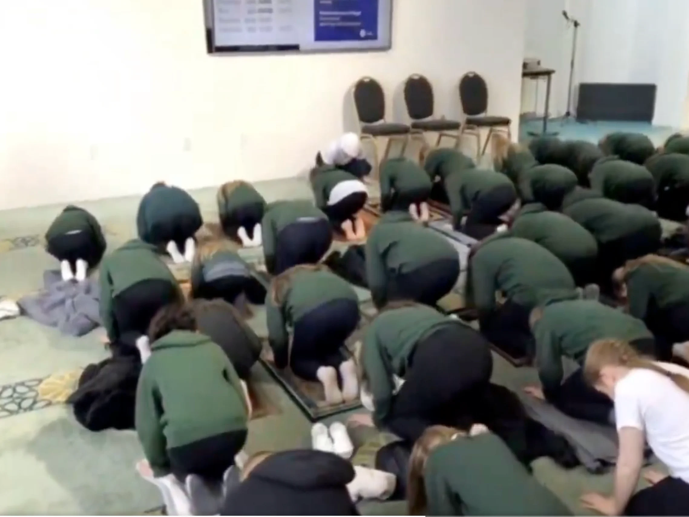 GB: So werden Schulkinder gezwungen, islamische Bräuche zu erlernen