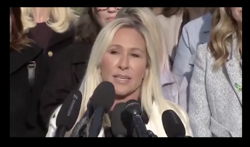 MTG kontert Trump: „Ein Verräter ist ein Amerikaner, der fremden Ländern und sich selbst dient!“