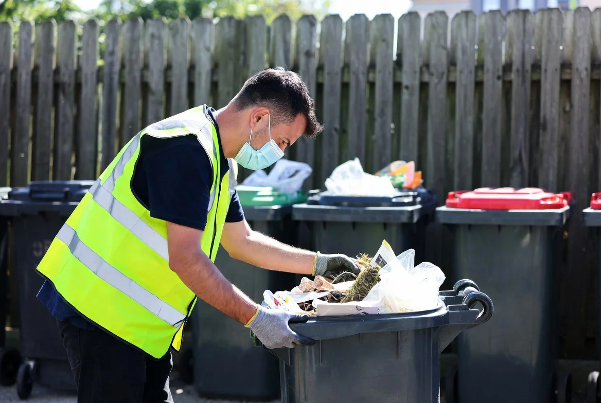 Wenn der Müllinspektor in ihren Garten kommt