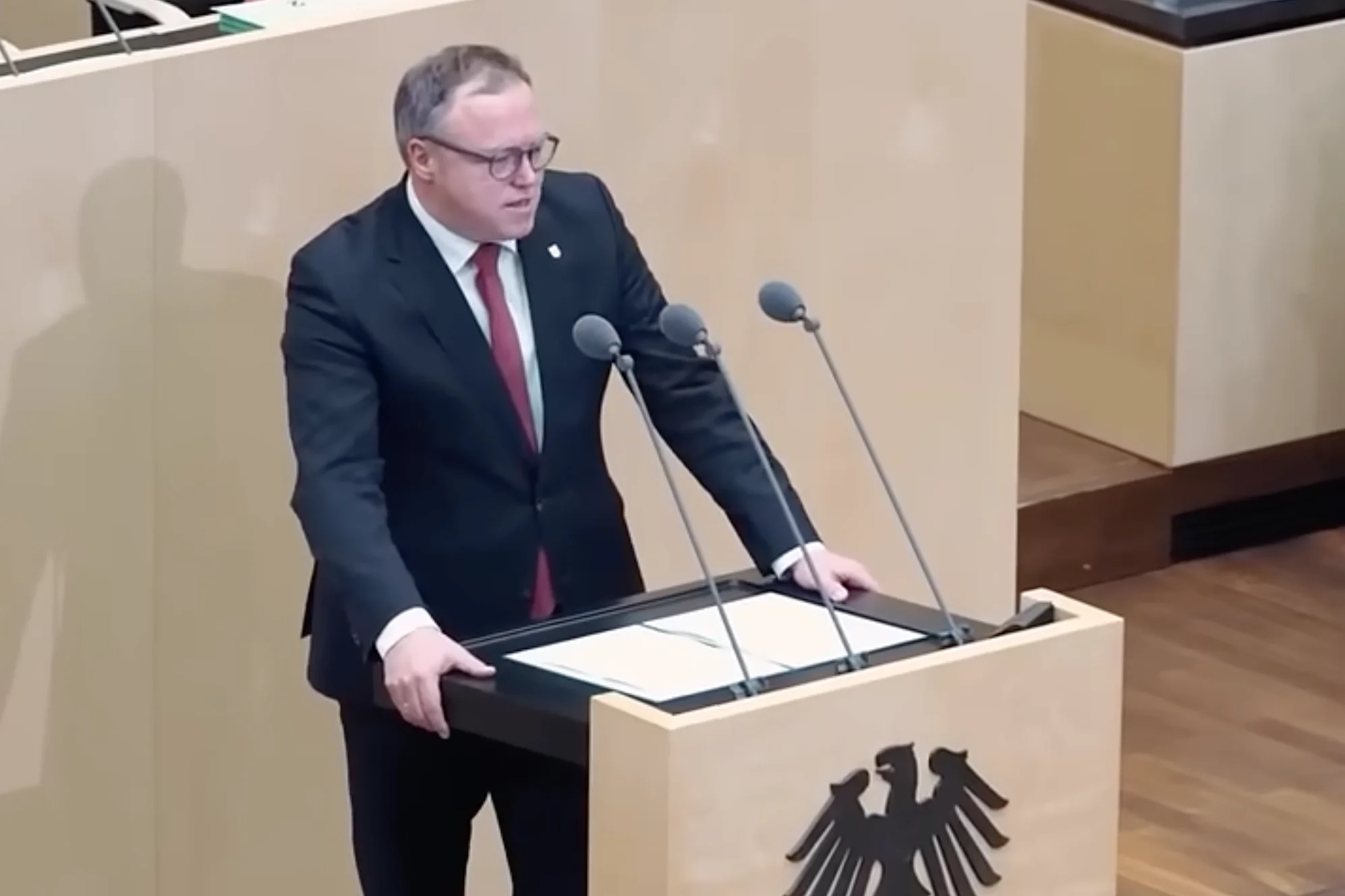 Thüringen: Ministerpräsident Voigt soll Doktortitel verlieren