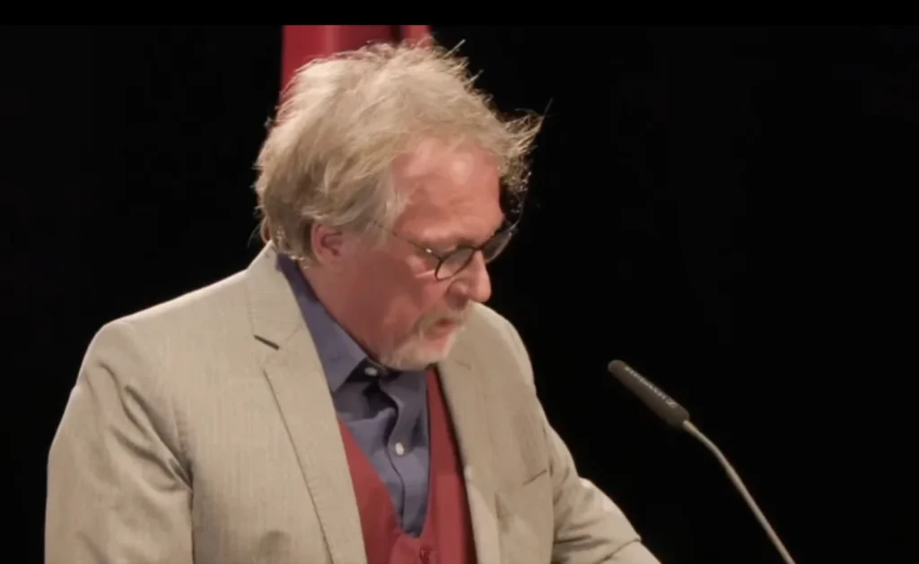 Martenstein im Thalia-Theater: „Das Problem liegt bei Ihnen!“ – Brandrede gegen AfD-Verbot