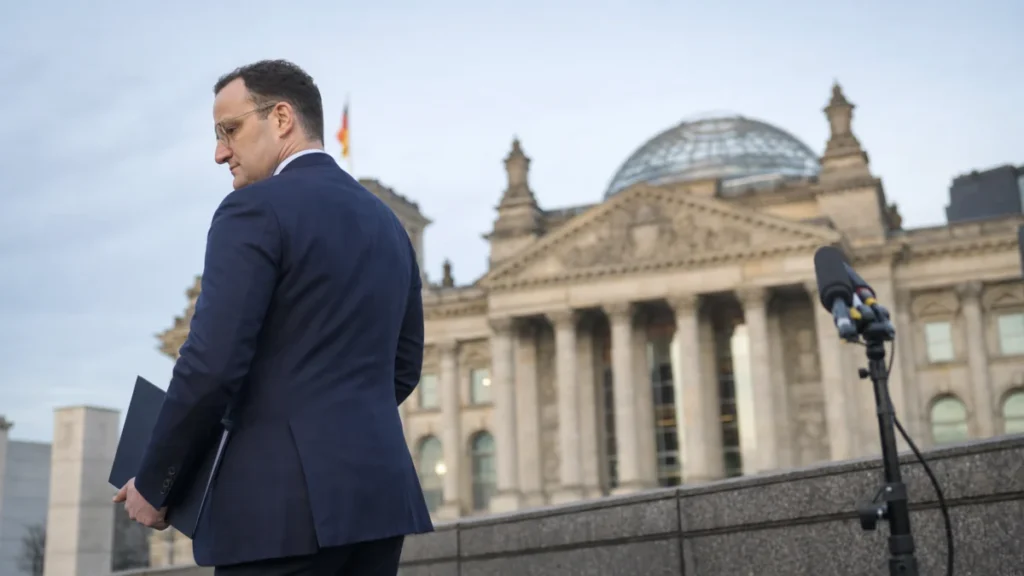Jens Spahn tritt nur als Unionsfraktionschef zurück