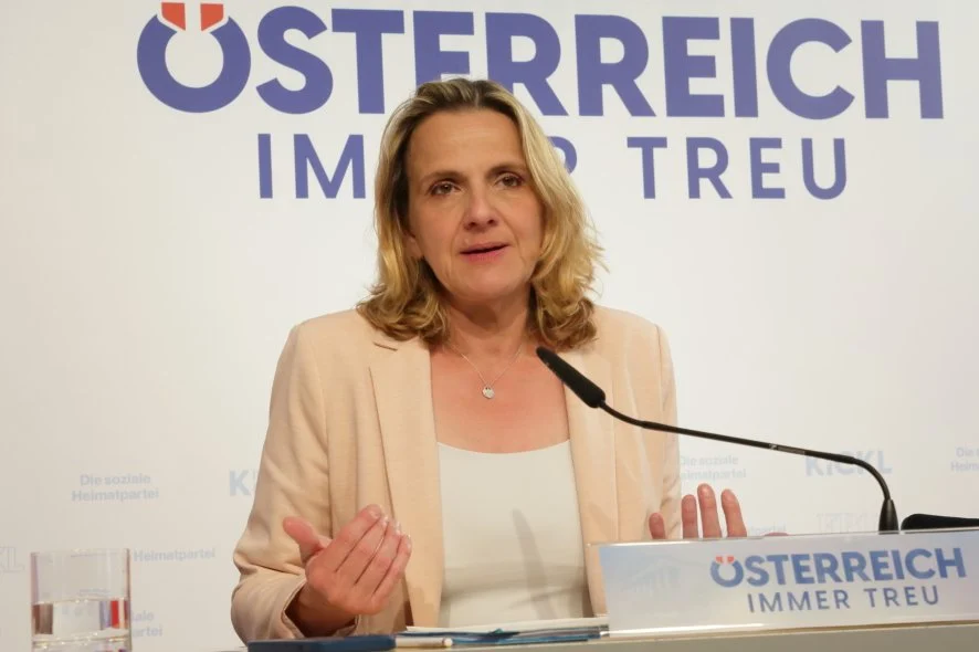 FPÖ-Sozialsprecherin Dagmar Belakowitsch bei einer Pressekonferenz