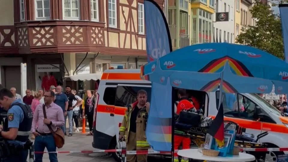 Flüssigkeit auf AfD-Infostand geschüttet: Neun Verletzte, Tatverdächtiger ermittelt